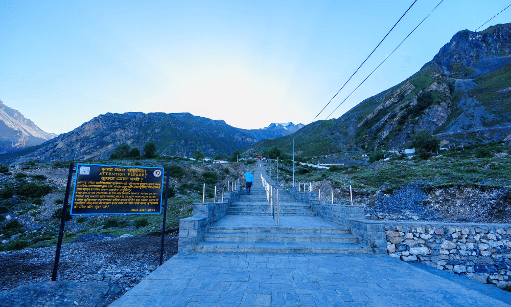 how to reach muktinath temple